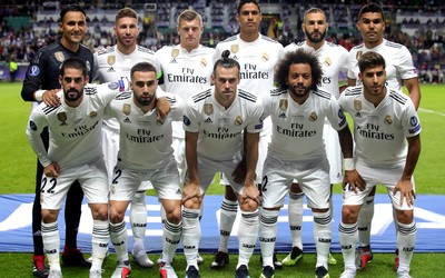 亚美电竞-佩洛娃赛后和家人庆祝胜利